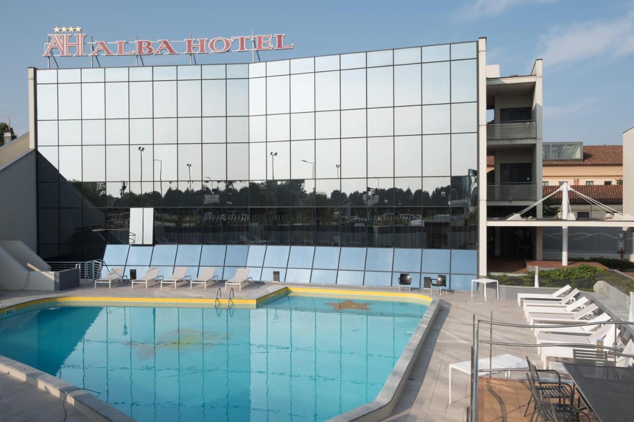 Alba Hotel Екстериор снимка