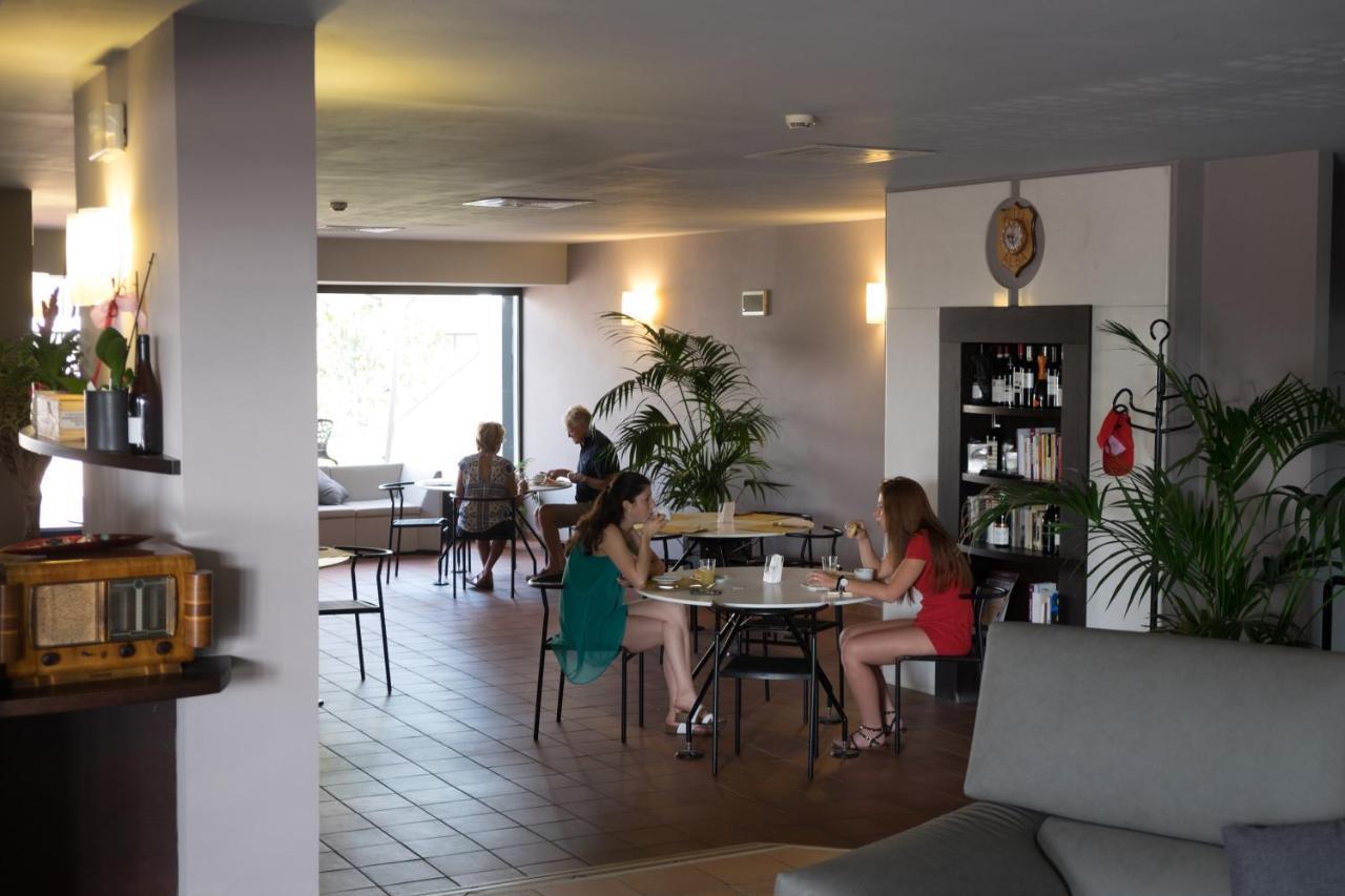 Alba Hotel Екстериор снимка