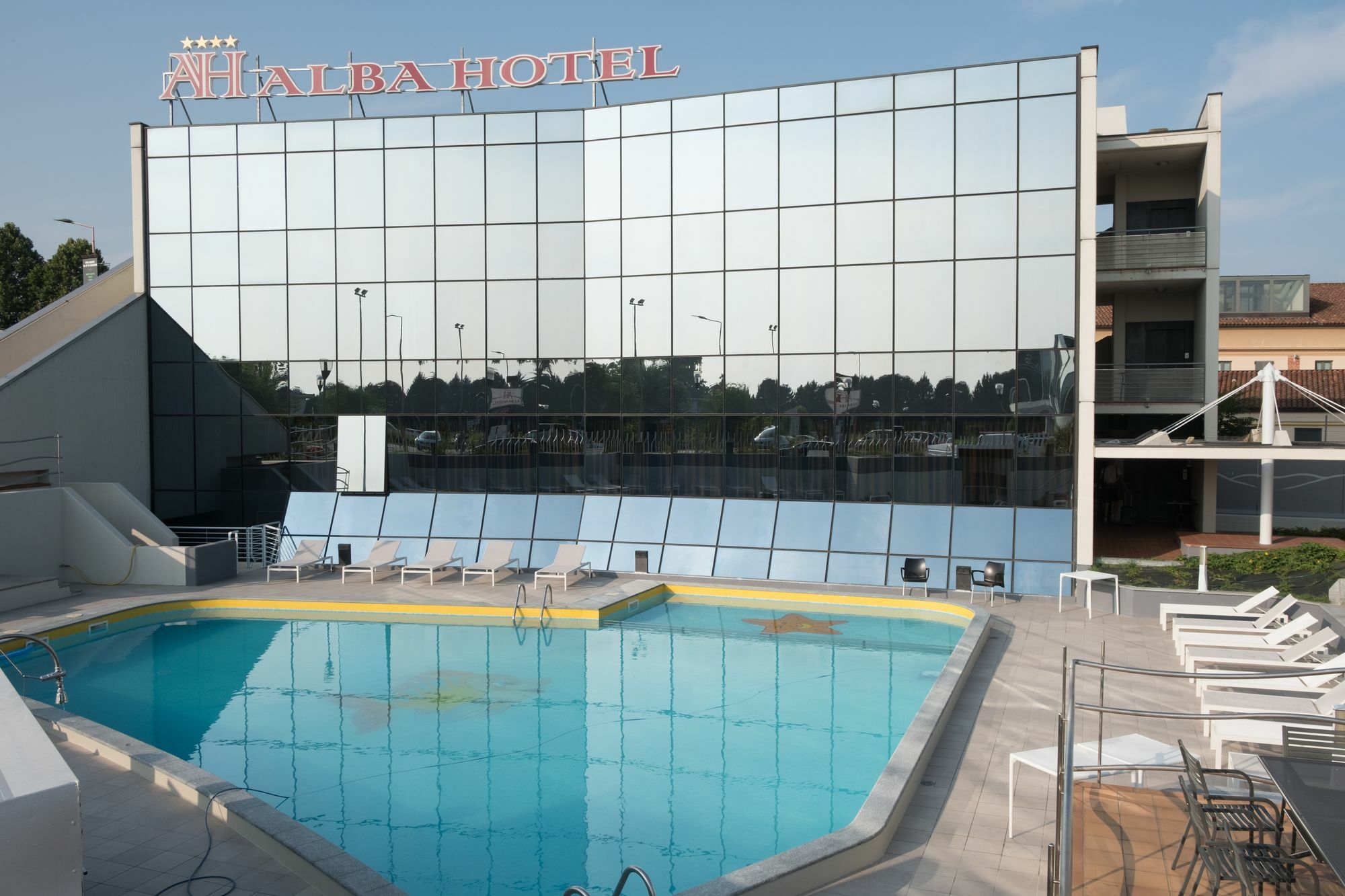 Alba Hotel Екстериор снимка